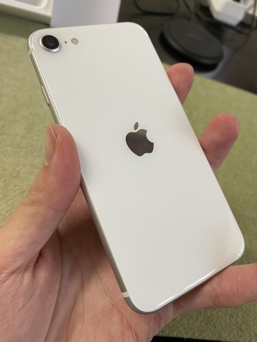 定期入れの iPhoneSE2 ホワイト スマートフォン本体