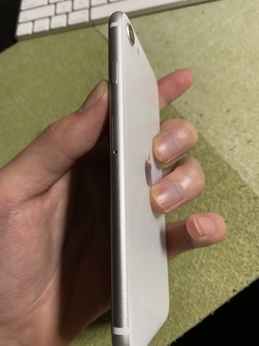 Iphonese2のカラーはホワイトしかおすすめできないぞ つづるん